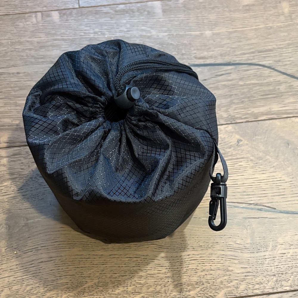 NIP Wander Black Plus Travel Neck Pillow Drawstring Pouch - Picture 2 of 6